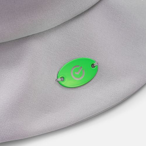 Шильдик металлический Alfa Oval, зеленый неон