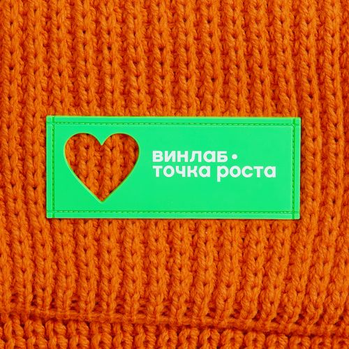 Лейбл из ПВХ с вырубкой «Сердце», зеленый неон