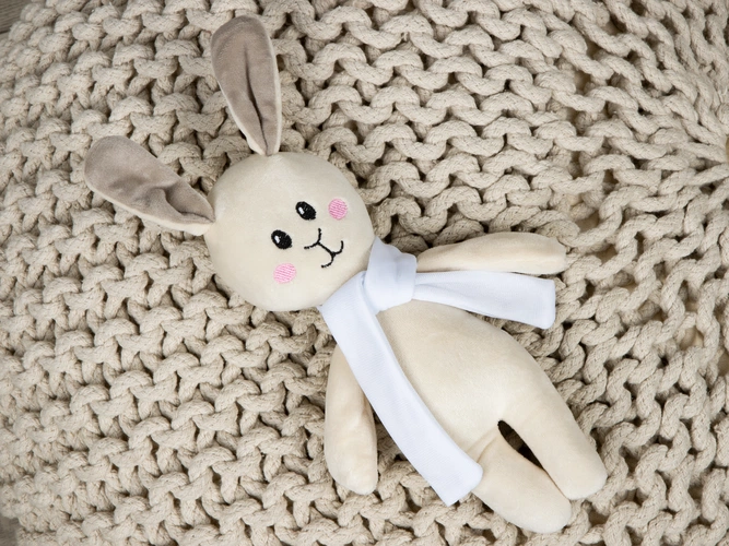 Мягкая игрушка Beastie Toys, заяц с белым шарфом